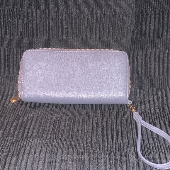 A New Day Gray Wristlet - Picture 1 of 4